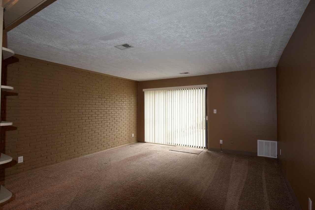 1358 Tishman Ln - Photo 3 of 11