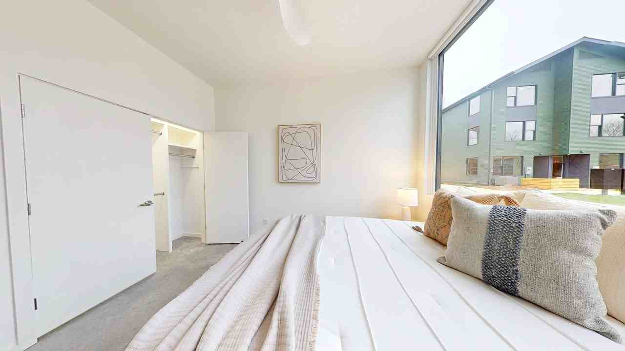 Private Room with Walk - Photo 2 of 50