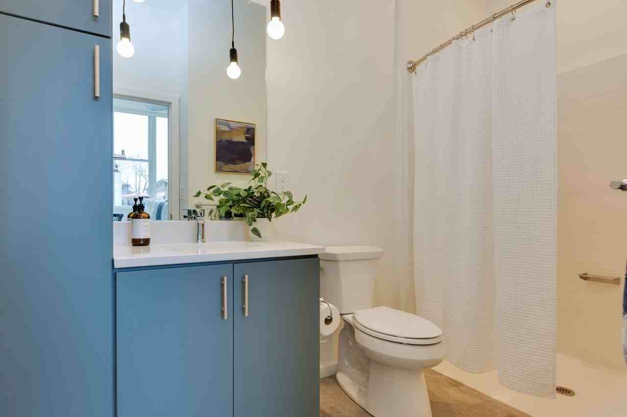 Private Room with Walk - Photo 4 of 50