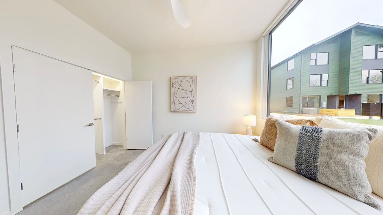 Private Room with Walk - Photo 2 of 47