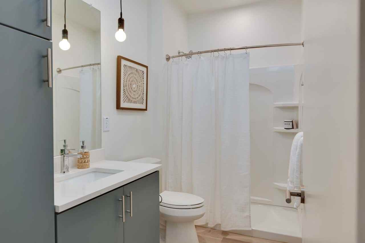 Private Room with Walk - Photo 4 of 50