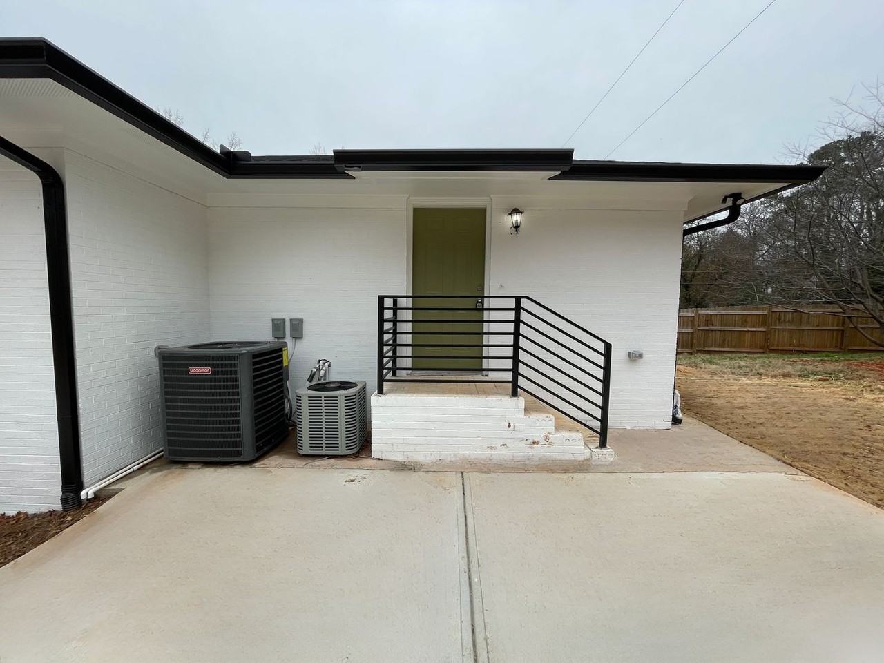 195 Barnett Shoals Rd - Photo 2 of 20