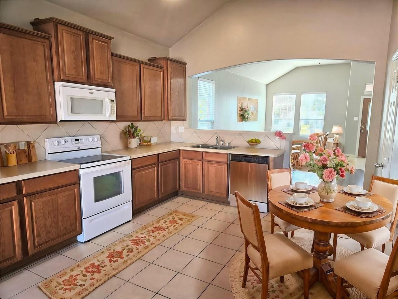 2341 Clairborne Dr - Photo 7 of 23