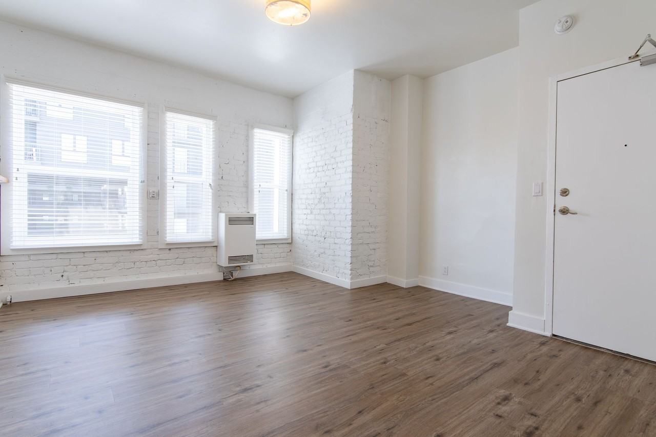 Charming Apartment with Urban Convenience - Photo 6 of 7