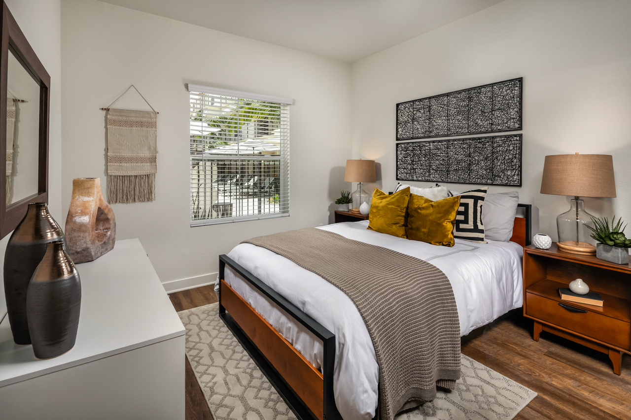 Lincoln West - Photo 4 of 12