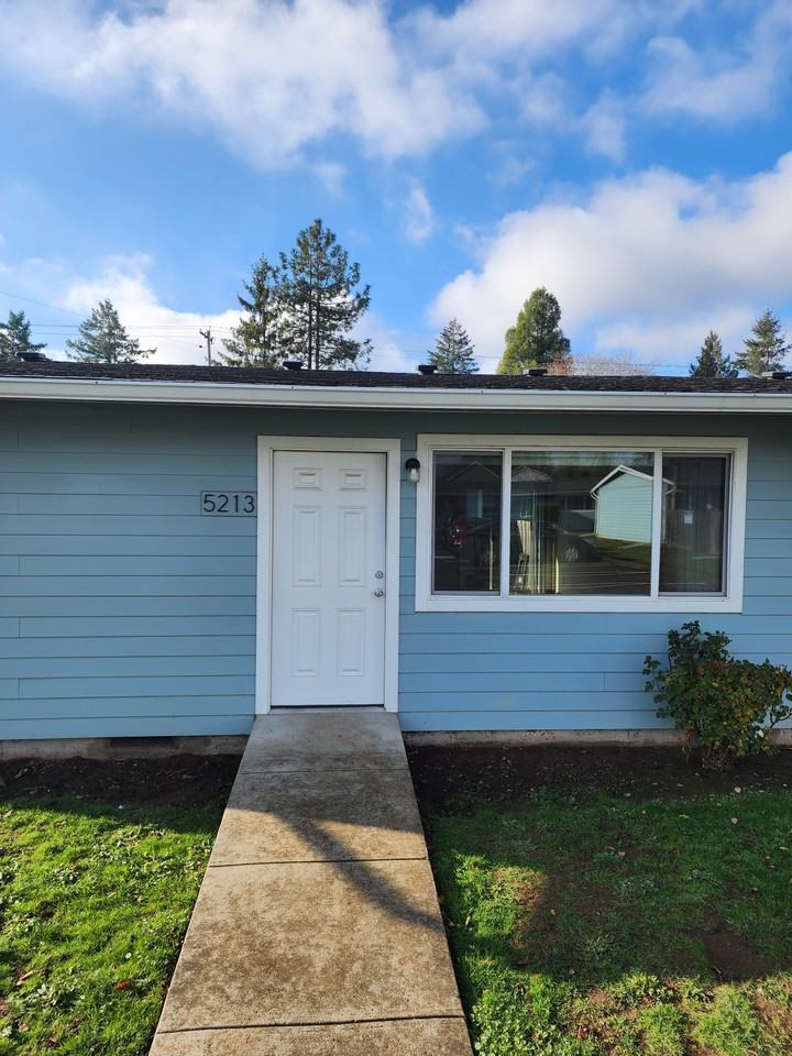 5213 Southeast Henry Street - Photo 2 of 20