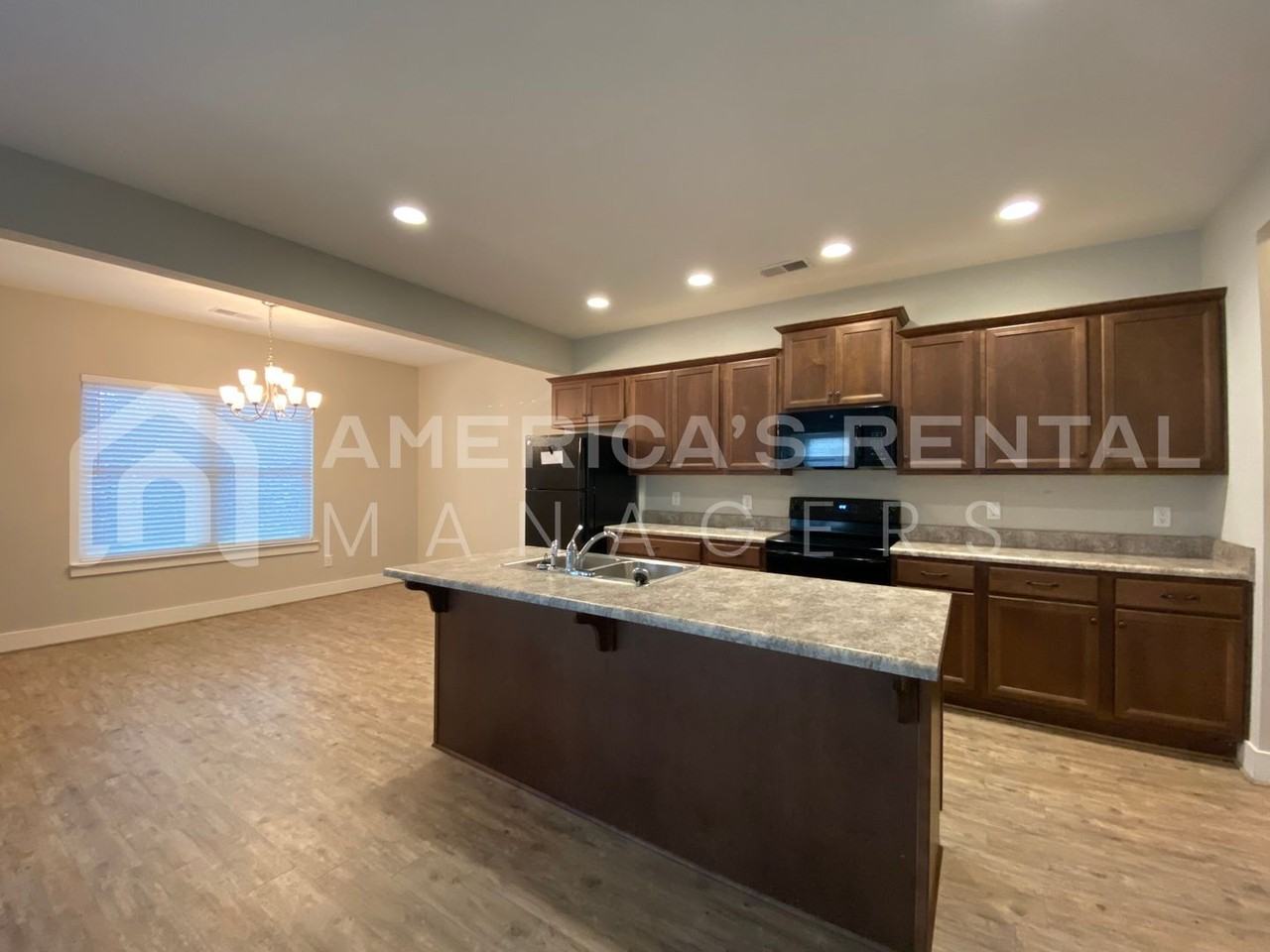 350 Gowins Dr - Photo 7 of 35