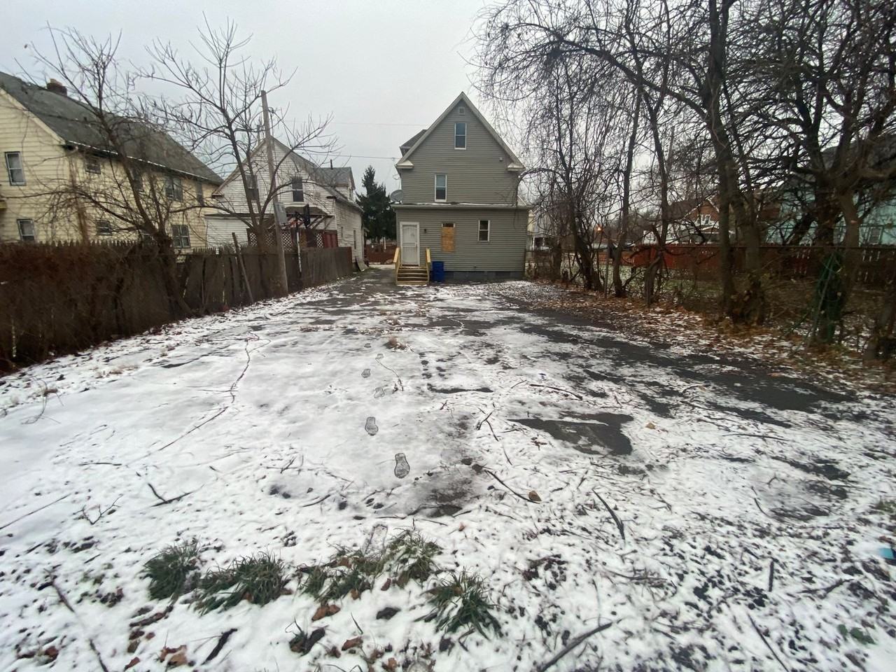 9710 Easton Ave - Photo 3 of 31