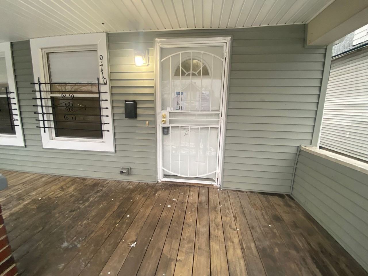 9710 Easton Ave - Photo 4 of 31