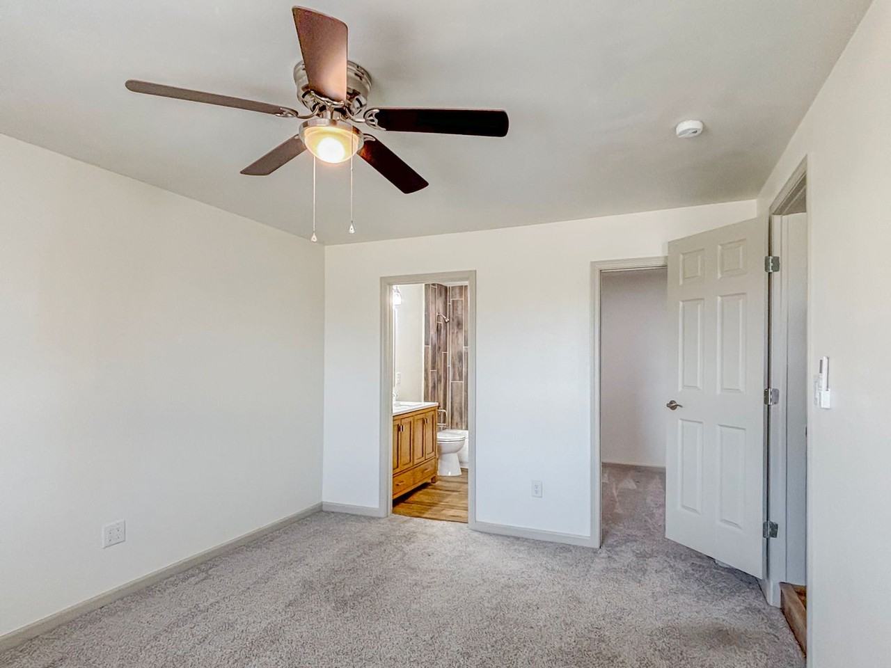 1802 Yucca Ln - Photo 3 of 15