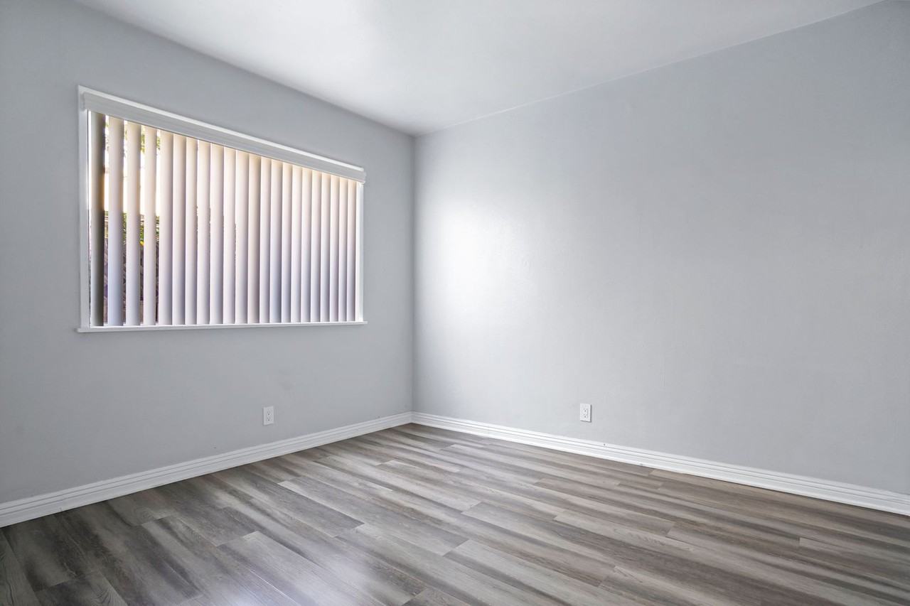 Mulberry Apartments - Photo 5 of 39