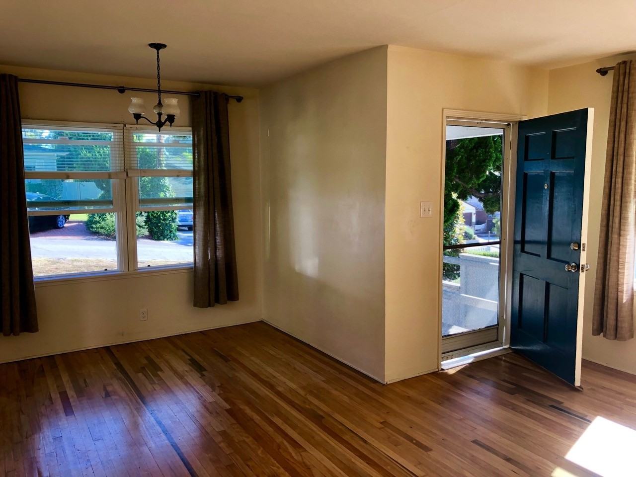 661 36th St - Photo 3 of 12