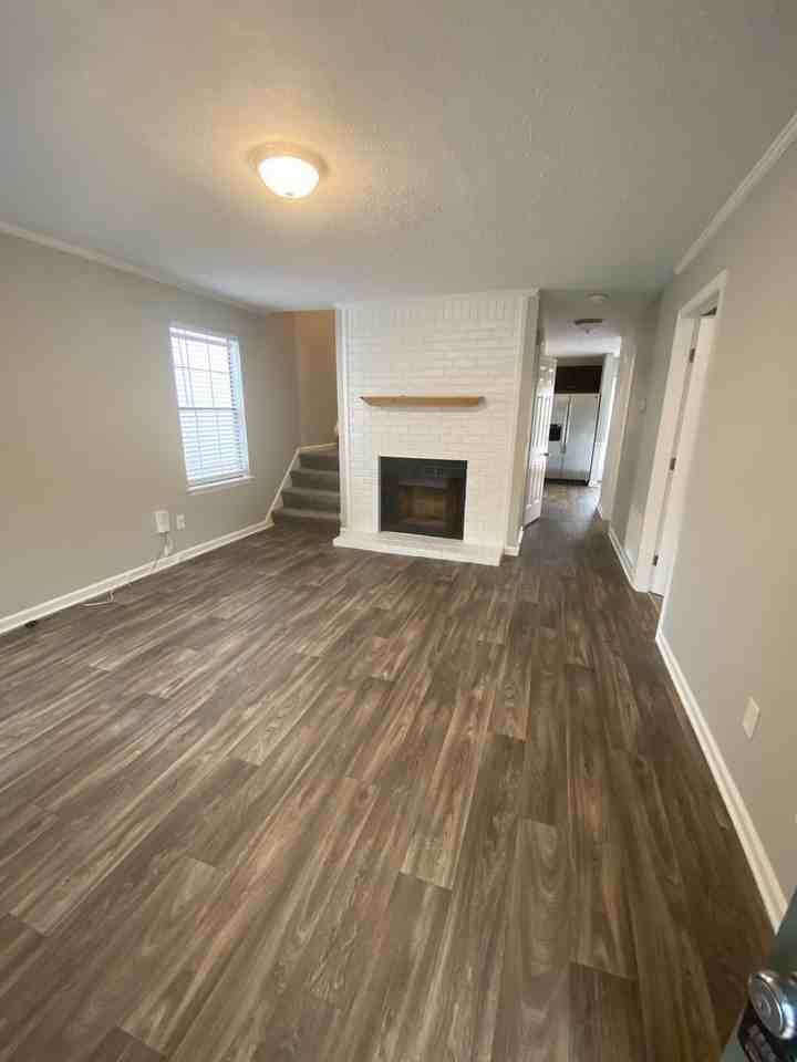 306 Deerpoint Dr - Photo 4 of 24