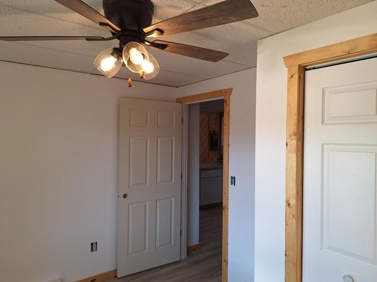 Knotty Pines Apartments - Photo 2 of 10