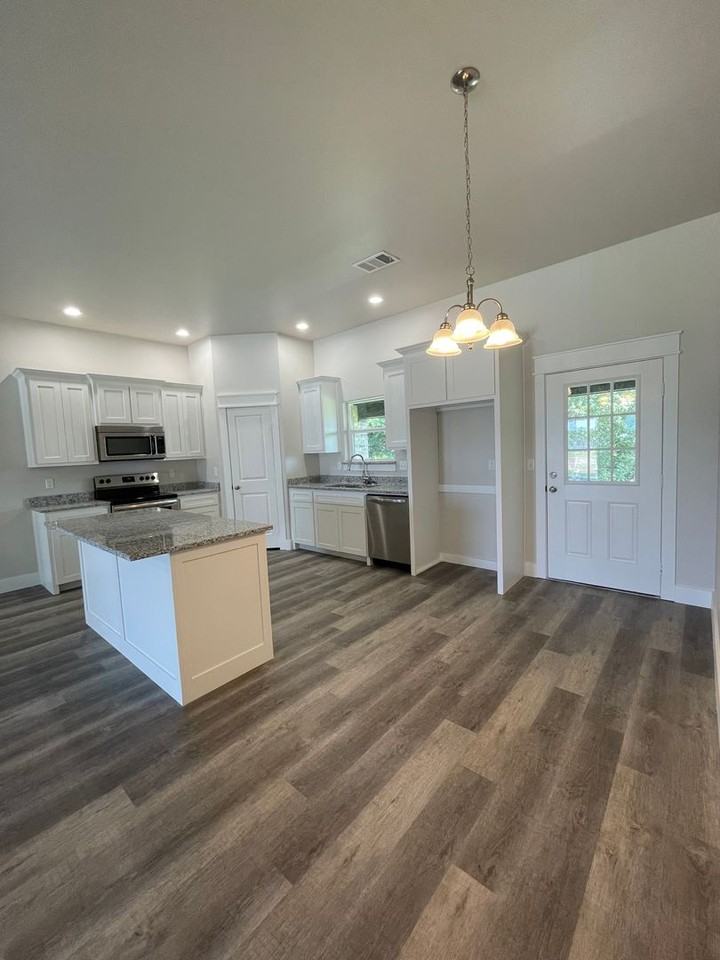 176 Watch Hill Dr - Photo 3 of 15