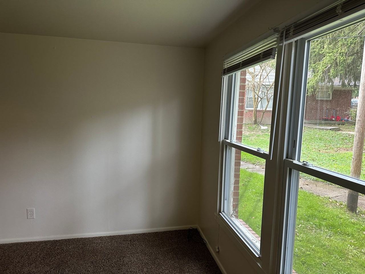 24 Crescent Dr - Photo 2 of 8