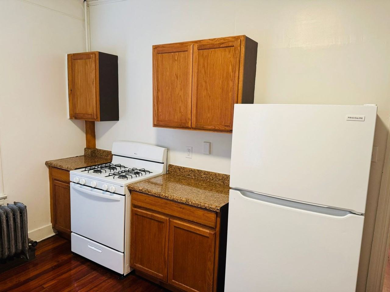 643 W Princess St #2 - Photo 3 of 9