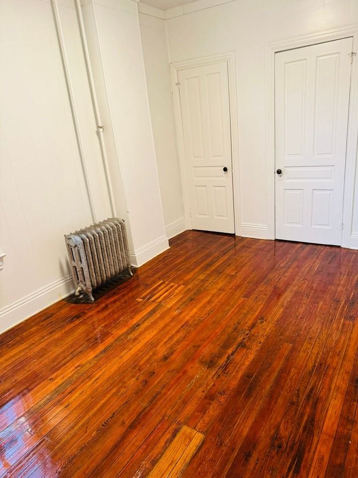 643 W Princess St #2 - Photo 4 of 9