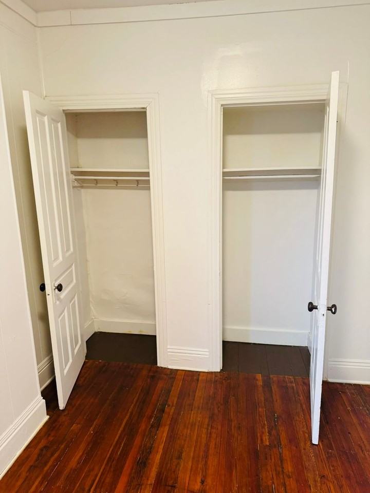 643 W Princess St #2 - Photo 5 of 9