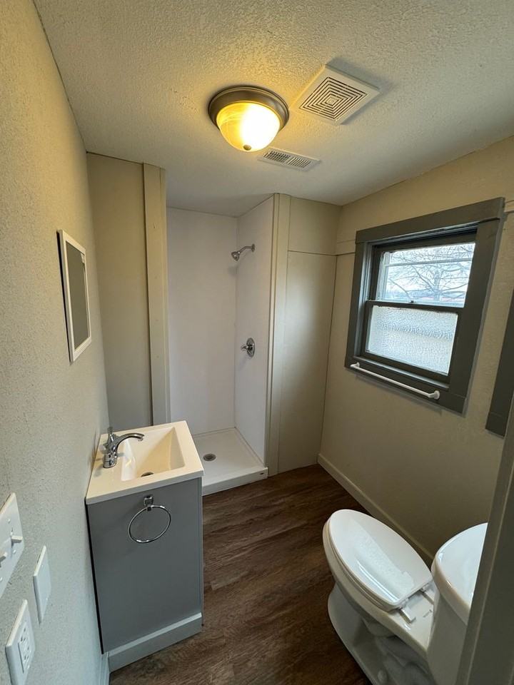 317 N Ash St - Photo 2 of 8