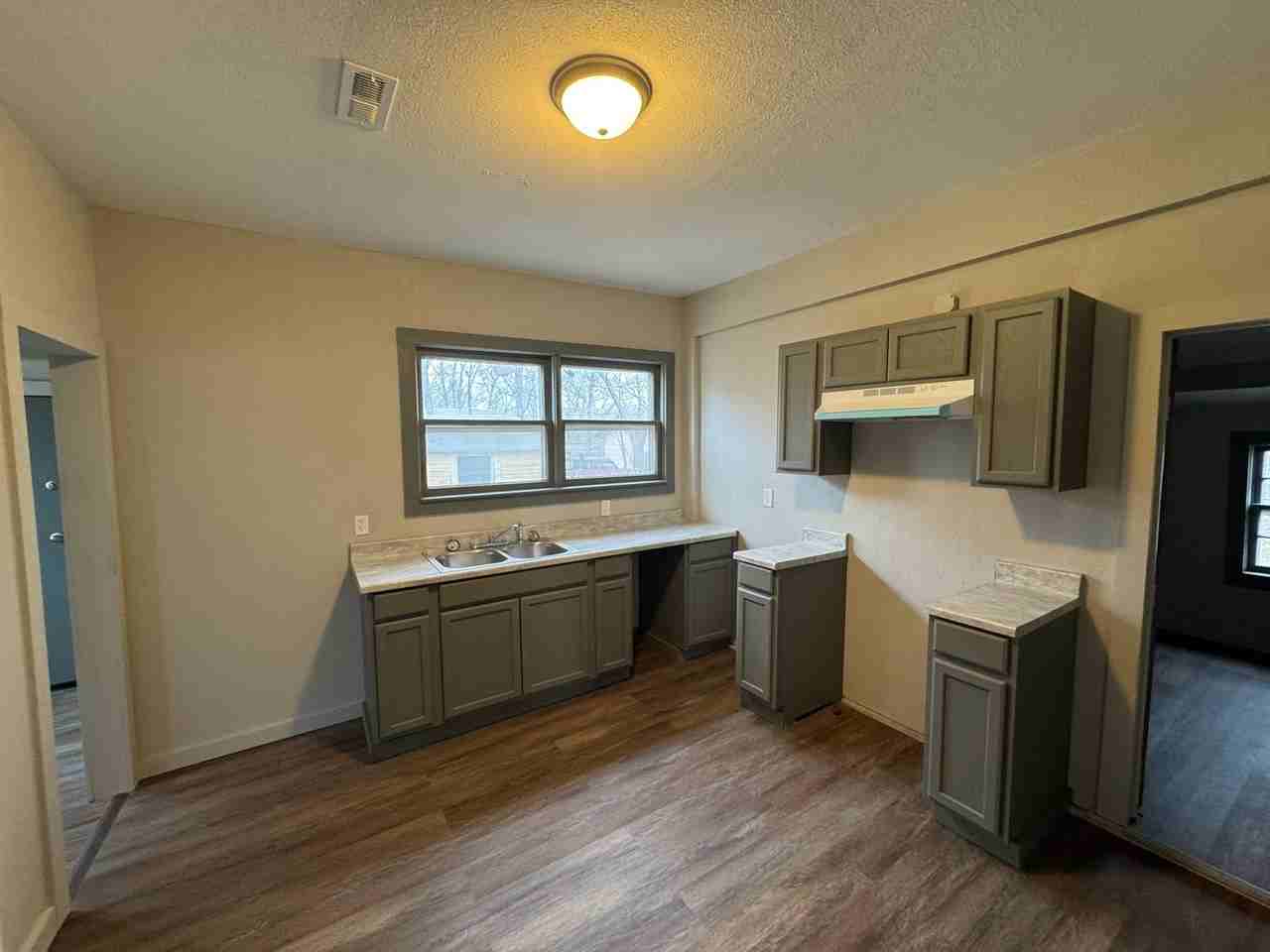 317 N Ash St - Photo 3 of 8