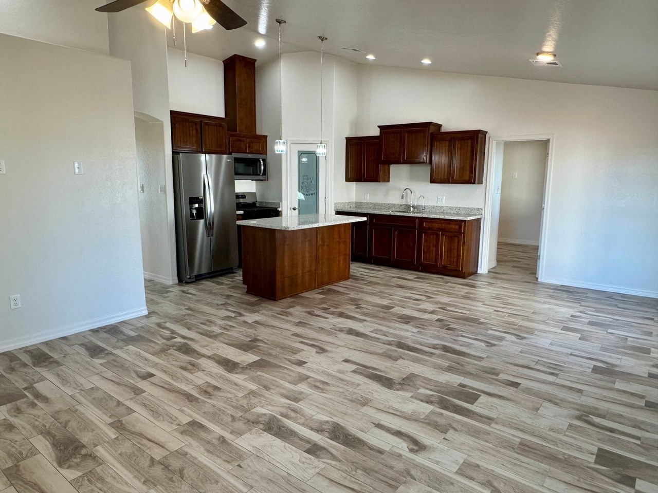 468 S Emmanuel Ave - Photo 4 of 25