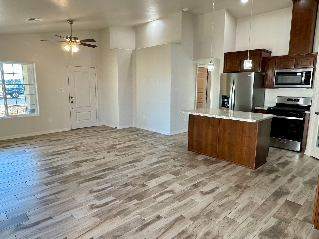468 S Emmanuel Ave - Photo 5 of 25