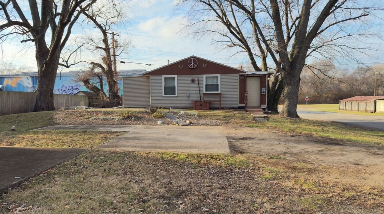 900 Wabash Ave - Photo 3 of 14