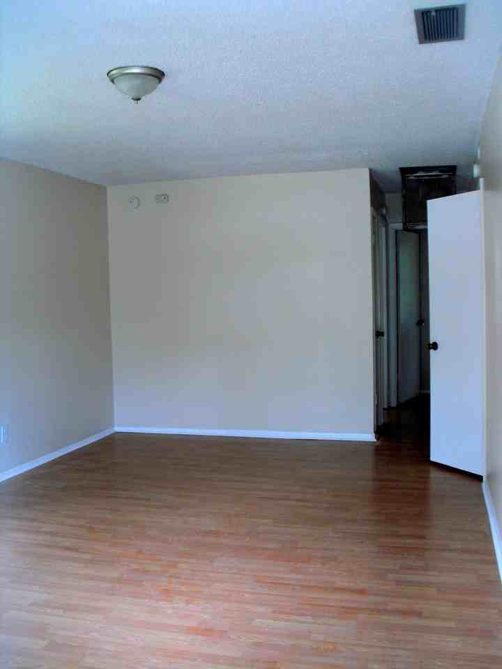 4709 Larch Dr - Photo 3 of 5