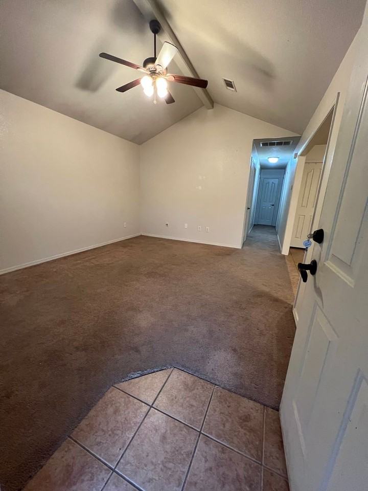 2207 Kaylonni Ln - Photo 2 of 12