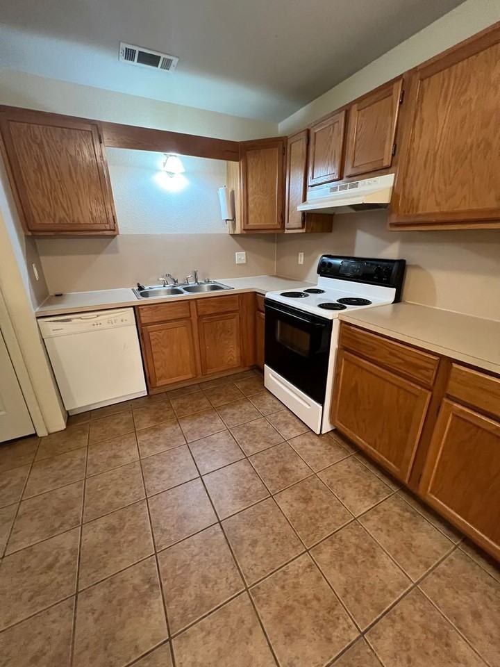 2207 Kaylonni Ln - Photo 3 of 12