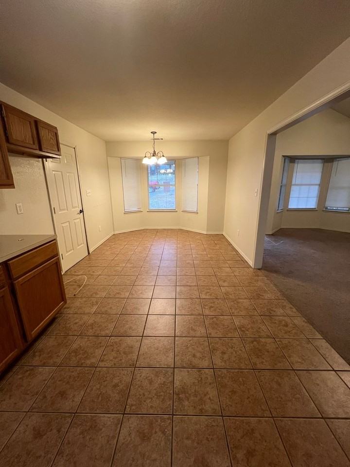 2207 Kaylonni Ln - Photo 4 of 12