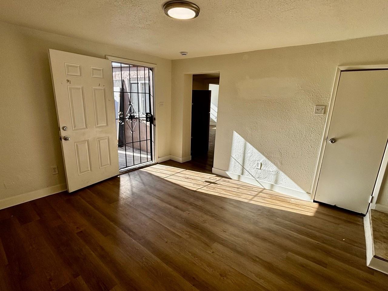 1014 S Evans St #3 - Photo 4 of 12