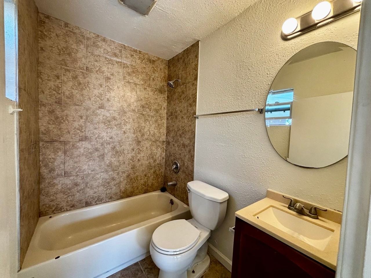 1014 S Evans St #3 - Photo 5 of 12