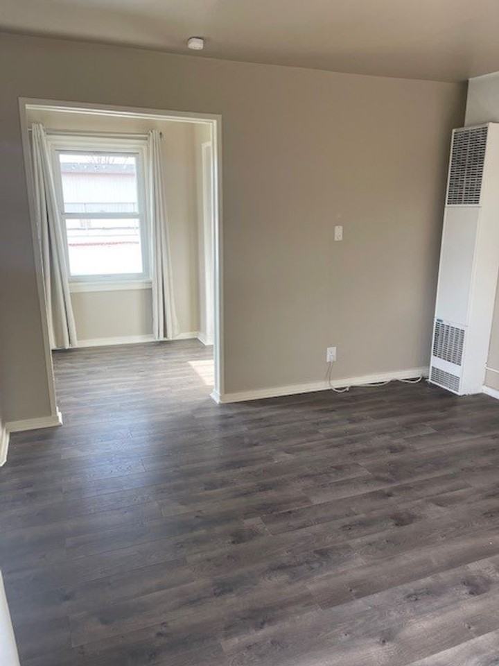 1866 E St - Photo 4 of 17