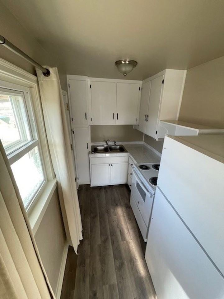 1866 E St - Photo 7 of 17