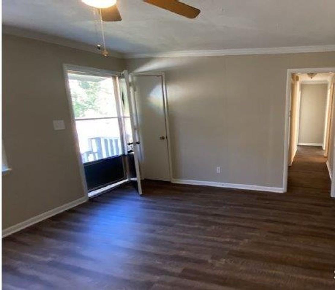 706 E Watson St - Photo 3 of 12