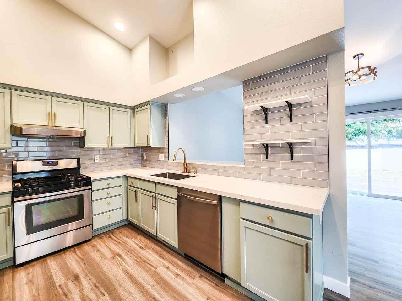 17627 84th Ave Ne - Photo 3 of 20