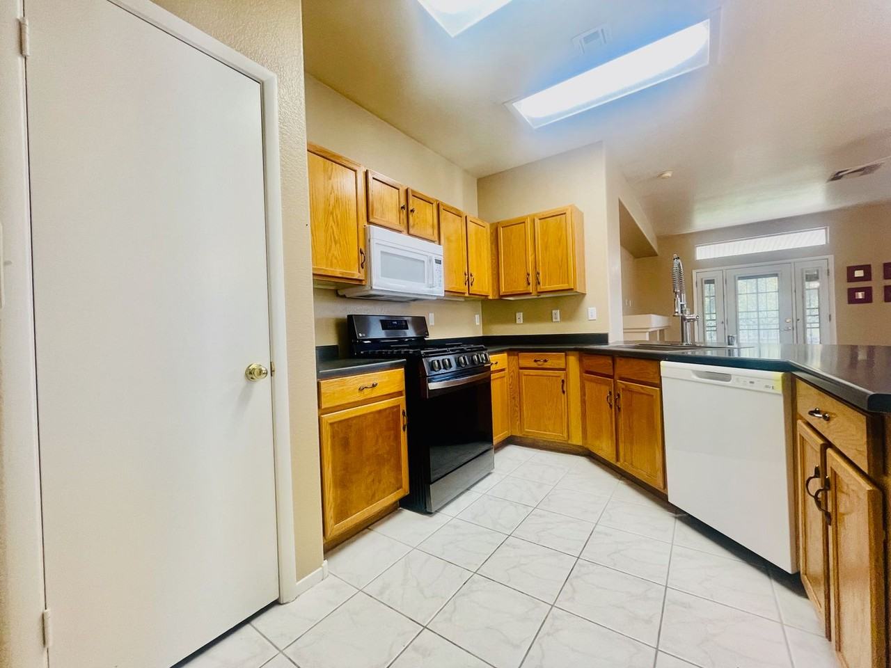 7904 Smokey Ridge Ct - Photo 5 of 23