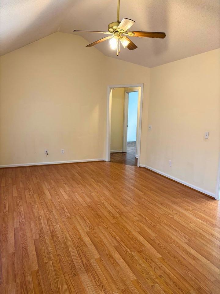 219 Shady Grove Est - Photo 3 of 21