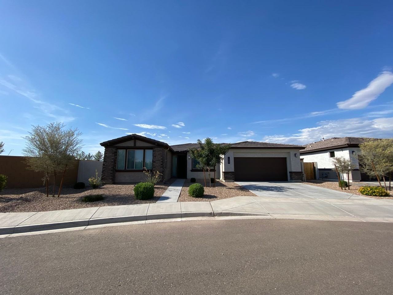 1560 W Avenida Del Valle - Photo 2 of 12