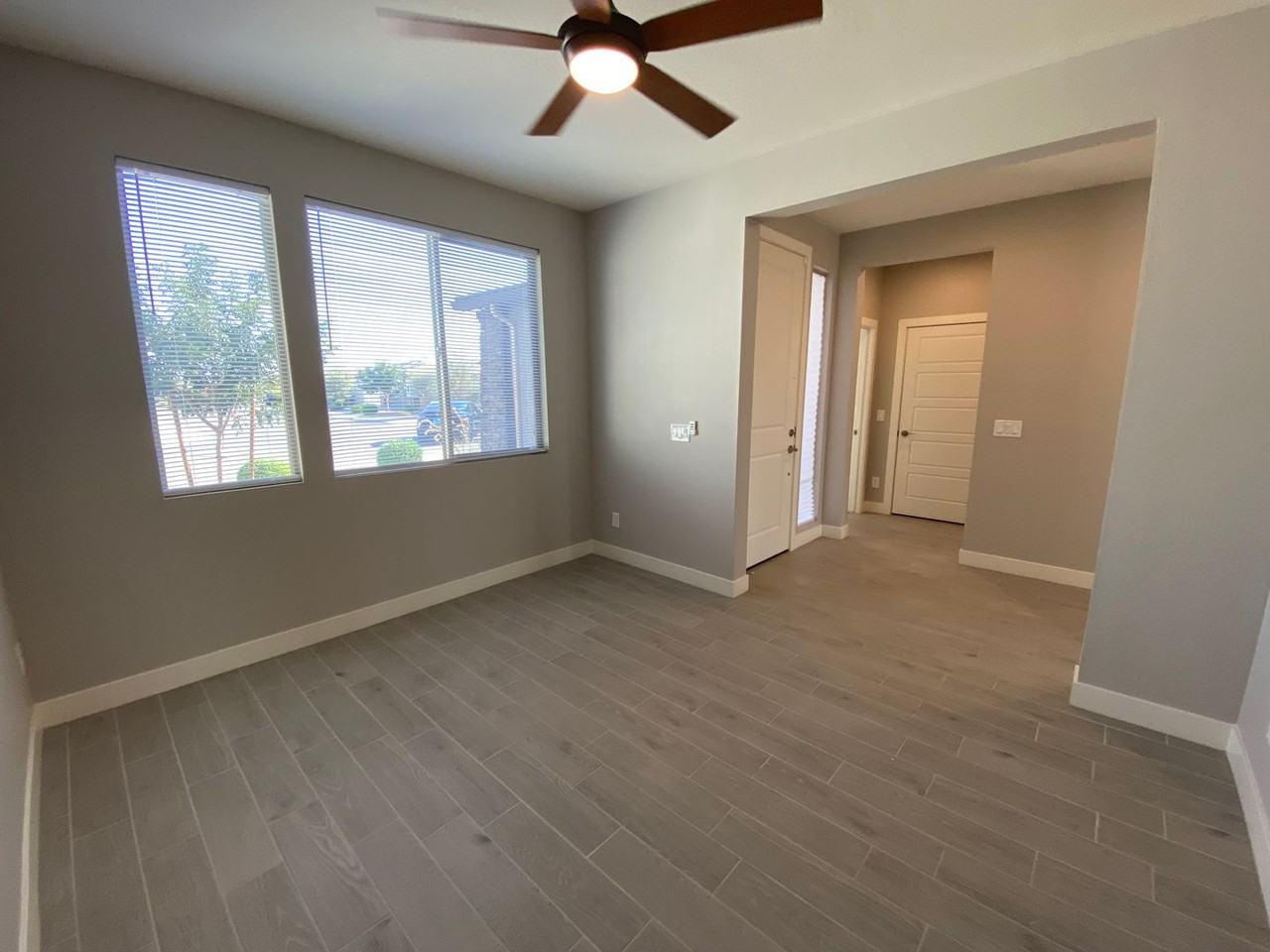 1560 W Avenida Del Valle - Photo 5 of 12