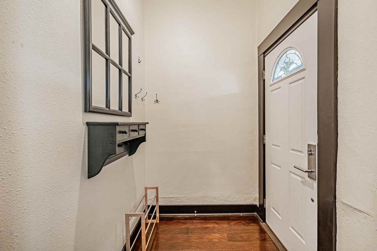 908 S Washington St - Photo 2 of 44