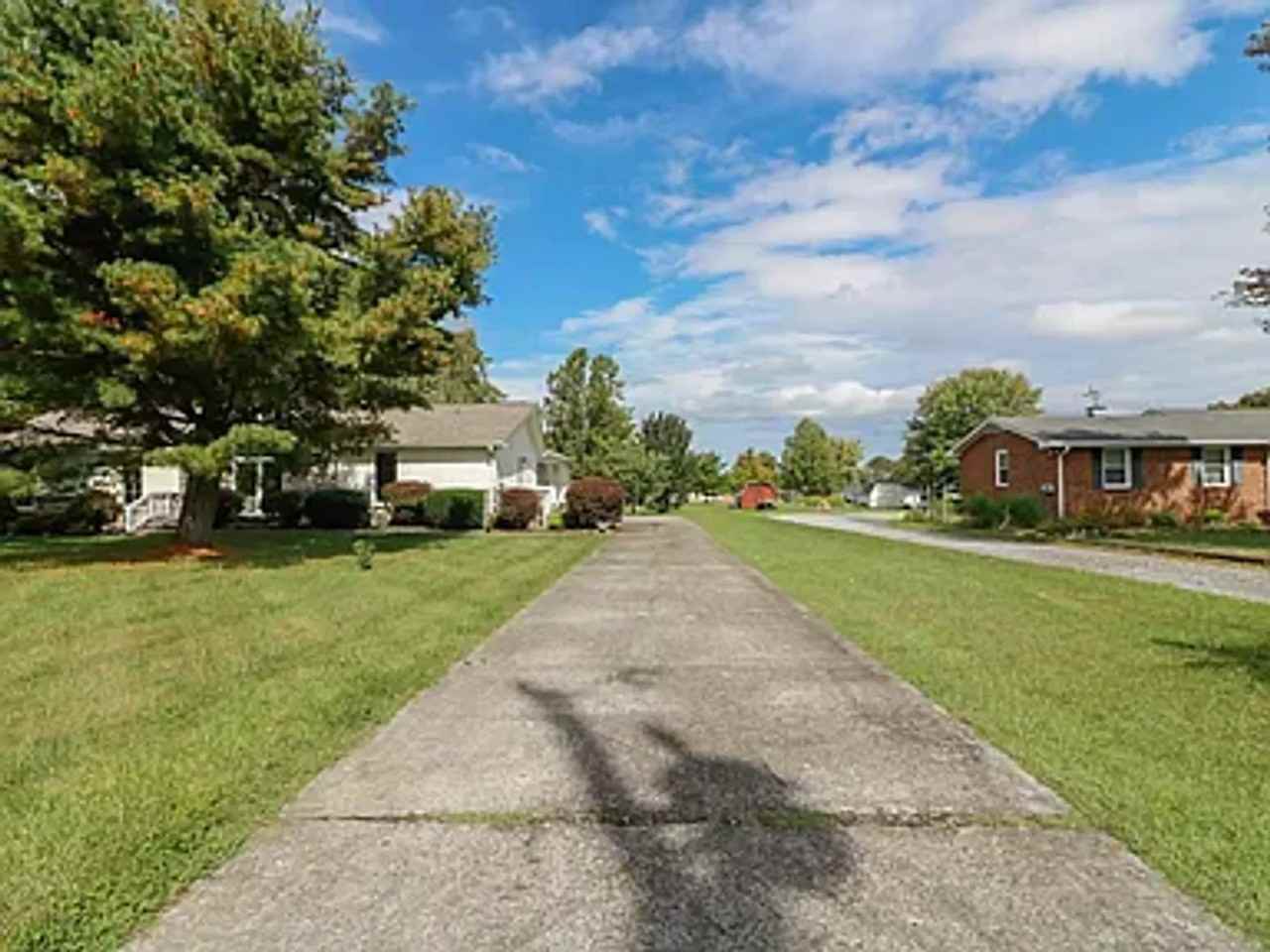 107 Briarwood Dr - Photo 4 of 33