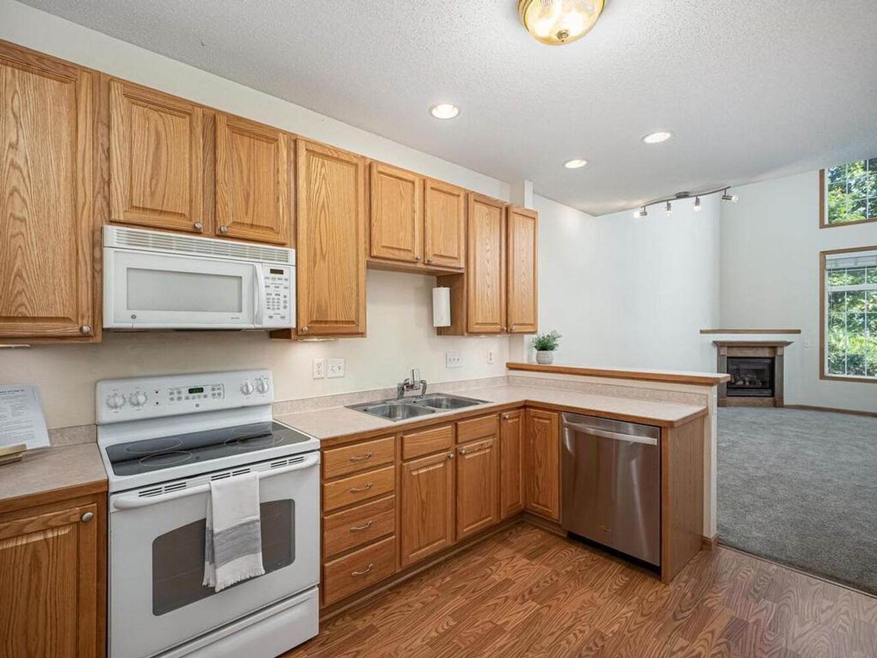 11391 16th St Ne - Photo 2 of 34