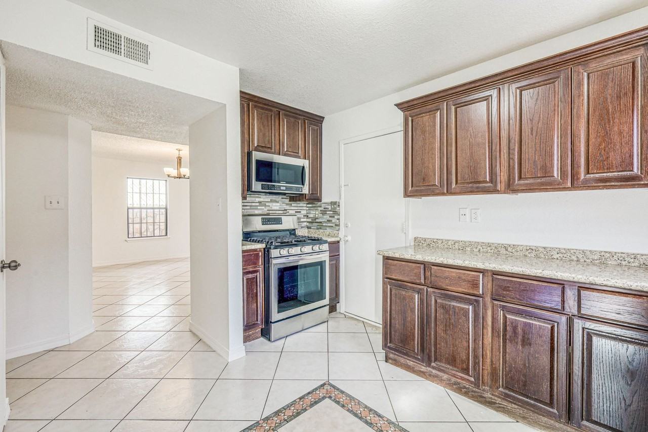 1081 Green Lilac Cir - Photo 2 of 50