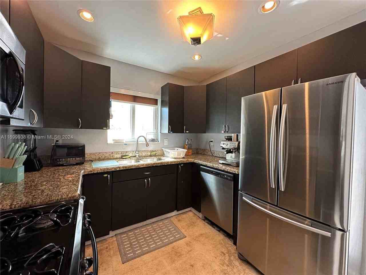 7400 Gary Ave - Photo 2 of 27