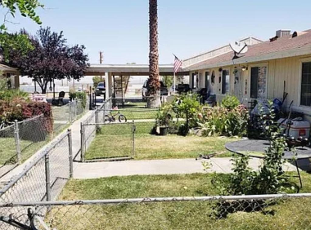 12319 PEARBLOSSOM AVE V-10 A - Photo 2 of 19