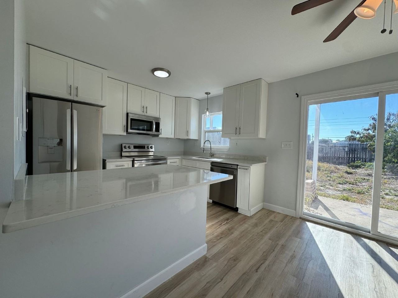 8003 Beach Dr #C - Photo 6 of 16