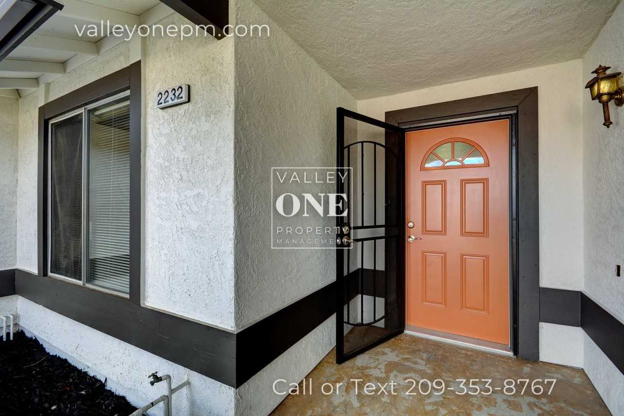 2232 Ridgeway Dr - Photo 4 of 32
